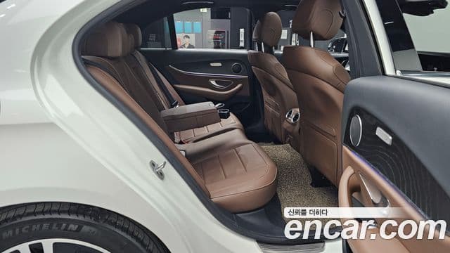 Mercedes-Benz E-Class 2022 — ფოტო 12/20