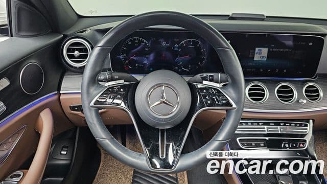Mercedes-Benz E-Class 2022 — ფოტო 13/20