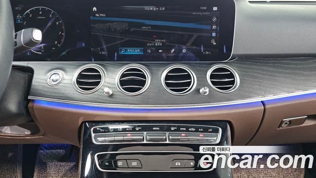 Mercedes-Benz E-Class 2022 — ფოტო 14/20