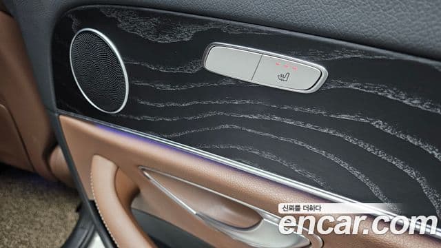 Mercedes-Benz E-Class 2022 — ფოტო 18/20