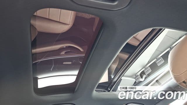 Mercedes-Benz E-Class 2022 — ფოტო 19/20