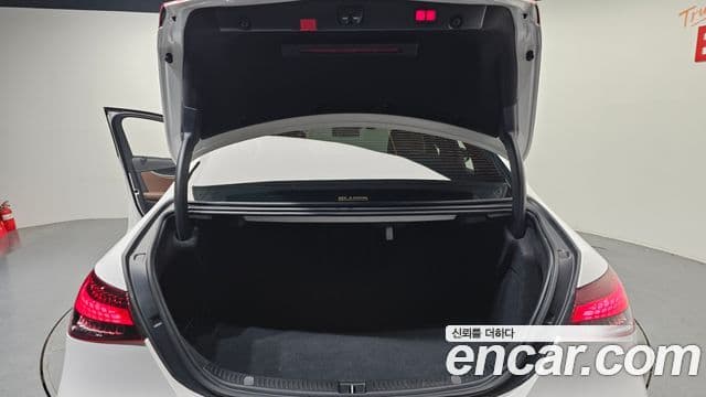 Mercedes-Benz E-Class 2022 — ფოტო 20/20