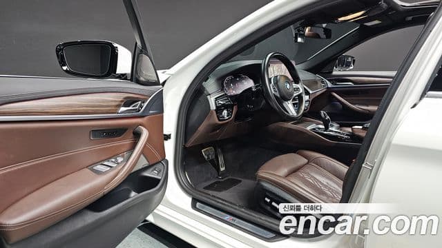 BMW 5 Series 2021 — Photo 19/20