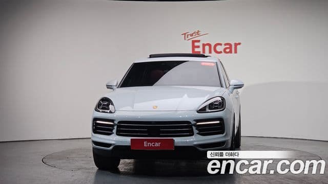 Porsche Cayenne 2023 — ფოტო 3/20