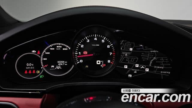 Porsche Cayenne 2023 — ფოტო 8/20