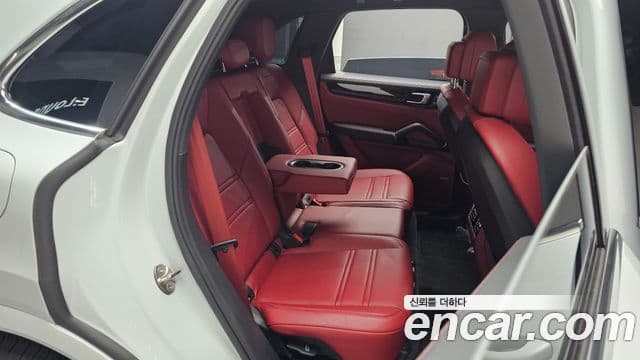 Porsche Cayenne 2023 — ფოტო 12/20