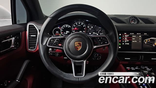 Porsche Cayenne 2023 — ფოტო 13/20