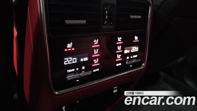 Porsche Cayenne 2023 — ფოტო 18/20