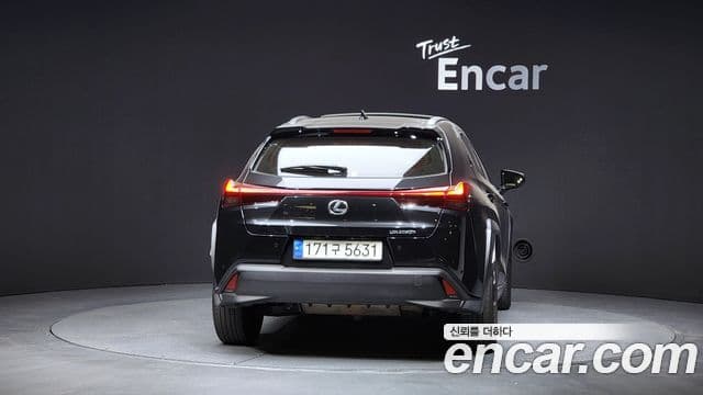 Lexus UX250h 2023 — Şəkil 4/20