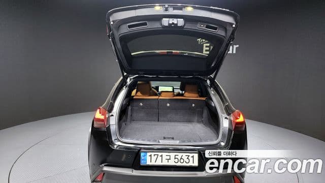 Lexus UX250h 2023 — Şəkil 20/20