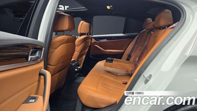 BMW 5 Series 2021 — ფოტო 12/20