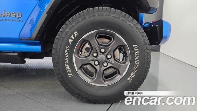 Jeep Gladiator 2021 — ფოტო 19/20