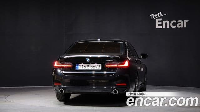 BMW 3 Series 2023 — ფოტო 4/20