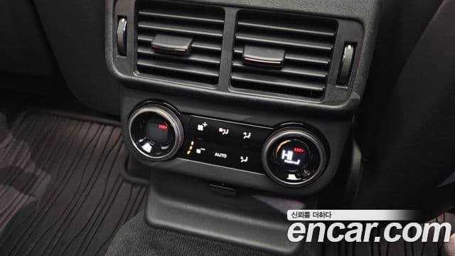 Land Rover Range Rover Velar 2024 — ფოტო 17/20