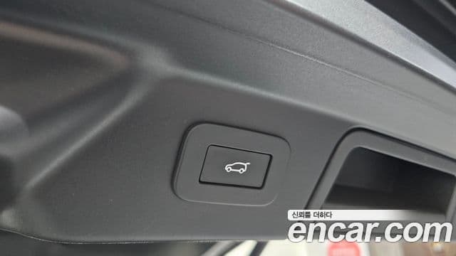 Land Rover Range Rover Velar 2024 — фото 20 из 20