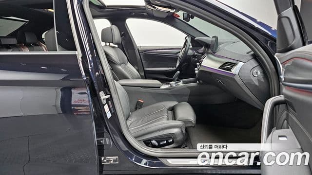 BMW 5 Series 2022 — Şəkil 10/20
