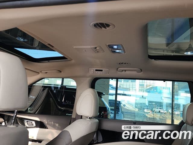 Kia Carnival 2021 — Şəkil 19/20