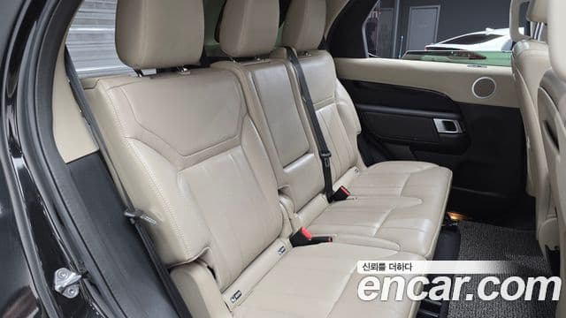 Land Rover Discovery 5 2018 — Şəkil 6/20