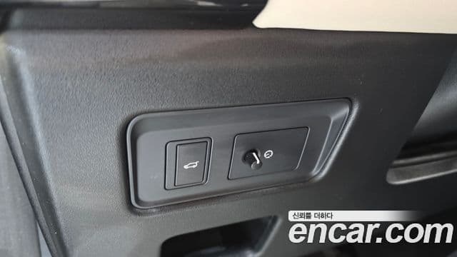 Land Rover Discovery 5 2018 — Şəkil 13/20