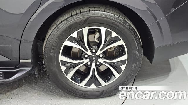 Kia Carnival 2023 — ფოტო 5/20