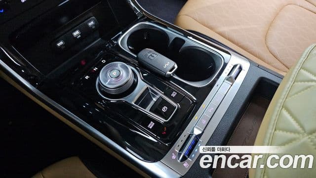 Kia Carnival 2023 — ფოტო 9/20
