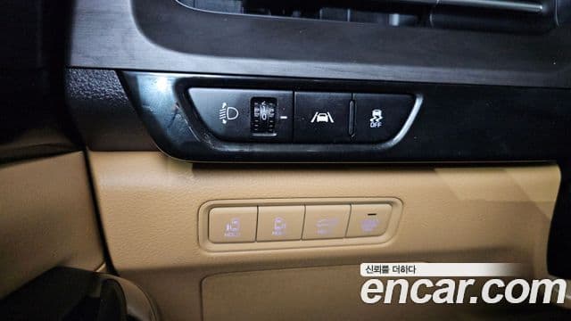Kia Carnival 2023 — ფოტო 16/20