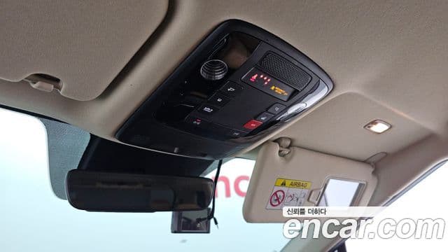 Kia Carnival 2023 — ფოტო 17/20