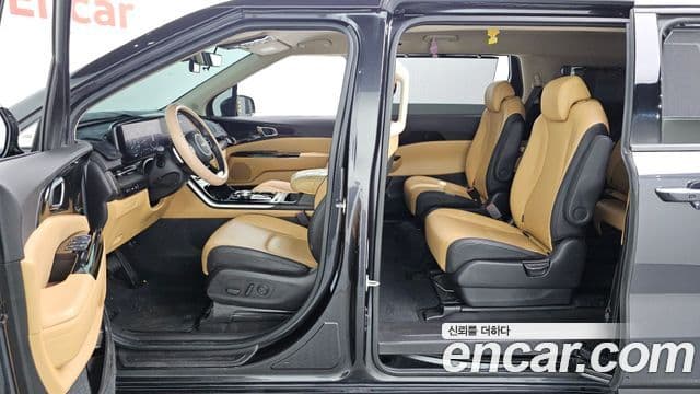 Kia Carnival 2023 — ფოტო 18/20