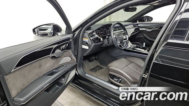 Audi A8 2021 — ფოტო 10/20