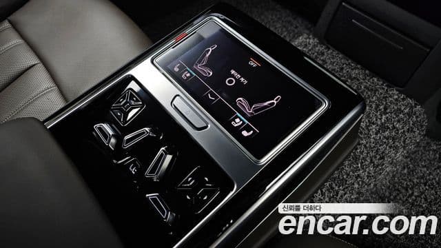 Audi A8 2021 — ფოტო 18/20