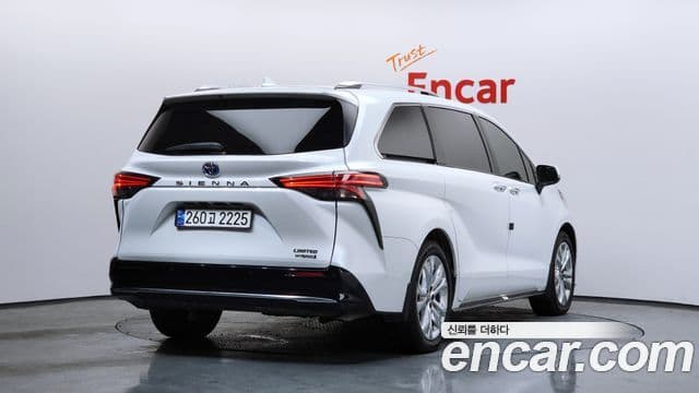 Toyota Sienna 2023 — Şəkil 1/20