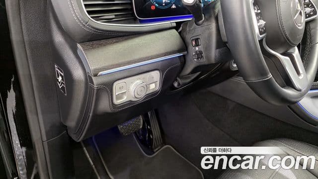 Mercedes-Benz GLE-Class 2023 — ფოტო 15/20