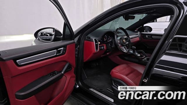 Porsche Cayenne 2022 — Photo 16/20