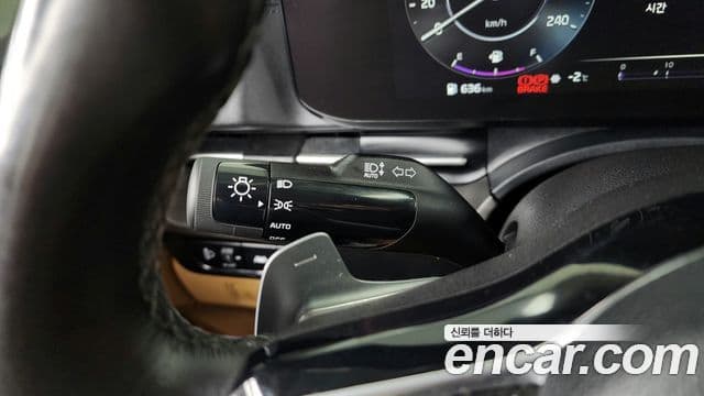 Kia Carnival 2021 — Şəkil 18/20