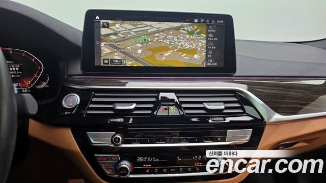 BMW 5 Series 2022 — ფოტო 15/20
