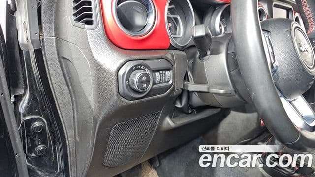Jeep Wrangler 2022 — Фото 14/20