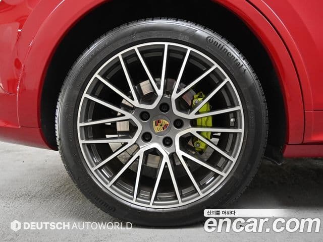 Porsche Cayenne 2021 — ფოტო 13/20