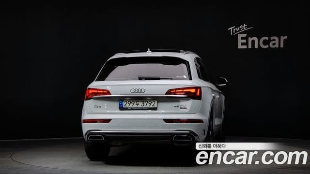 Audi Q5 2021 — Photo 8/20