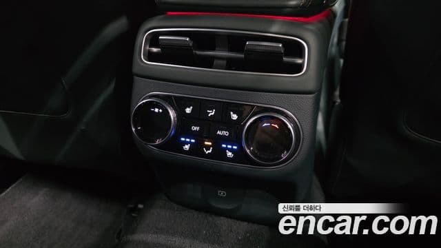 Genesis GV70 2022 — ფოტო 18/20
