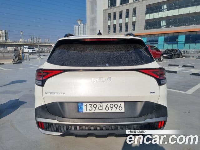 Kia Sportage 2023 — ფოტო 3/20