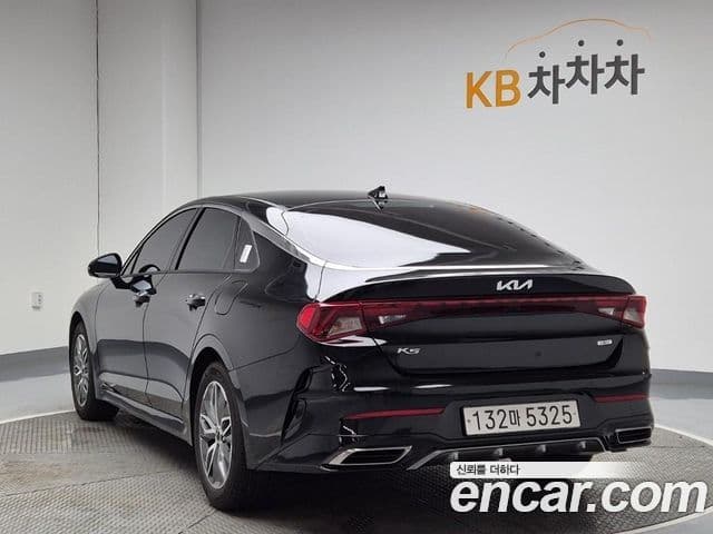 Kia K5 2023 — Şəkil 1/18