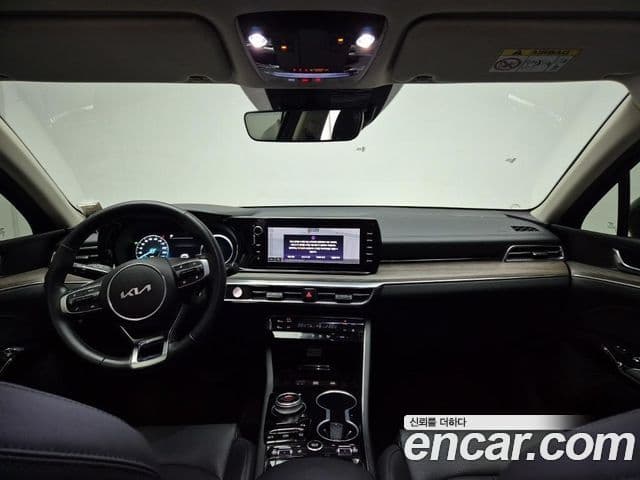 Kia K5 2023 — Şəkil 9/18