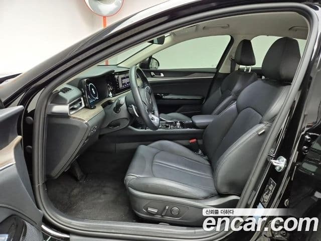 Kia K5 2023 — Şəkil 10/18
