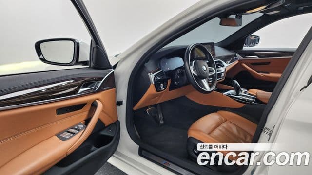 BMW 5 Series 2022 — ფოტო 7/19