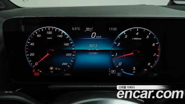 Mercedes-Benz GLA-Class 2021 — Şəkil 8/20