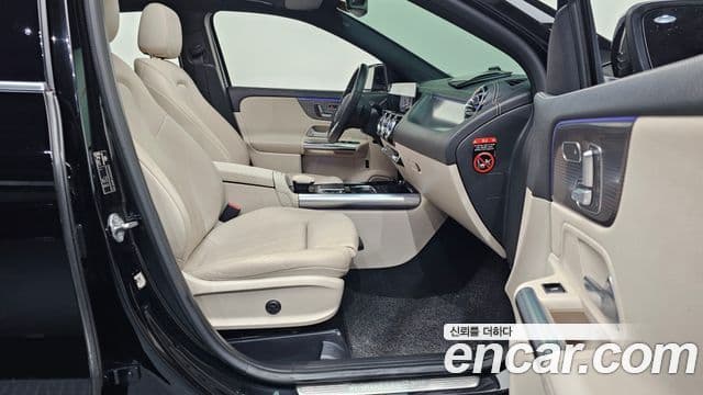 Mercedes-Benz GLA-Class 2021 — Şəkil 13/20