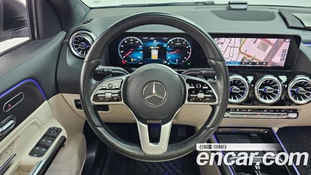 Mercedes-Benz GLA-Class 2021 — Şəkil 14/20