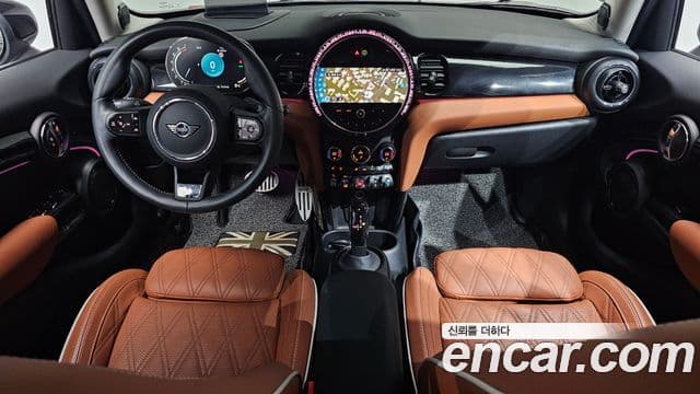 Mini Cooper S 2023 — ფოტო 10/20