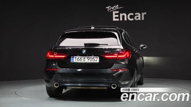 BMW 1 Series 2022 — Şəkil 12/20