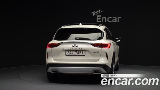 Infiniti QX50 2019 — ფოტო 16/20